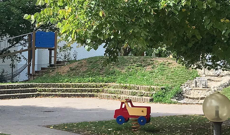Slider 'Blick in den Garten' der Homepage der Kindertagesstätte St. Klara Schwarzenbach