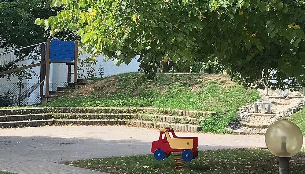 Slider 'Blick in den Garten' der Homepage der Kindertagesstätte St. Klara Schwarzenbach