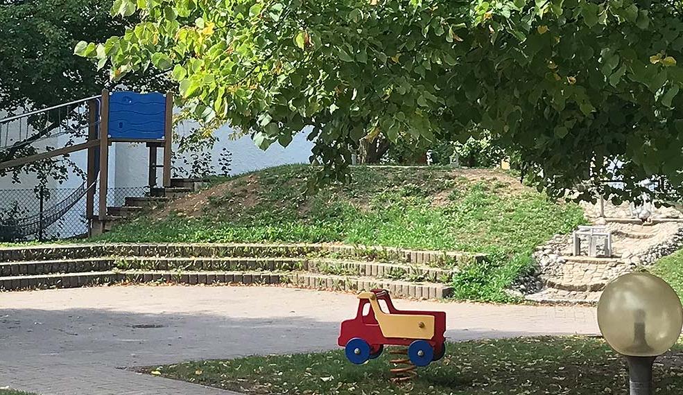 Slider 'Blick in den Garten' der Homepage der Kindertagesstätte St. Klara Schwarzenbach