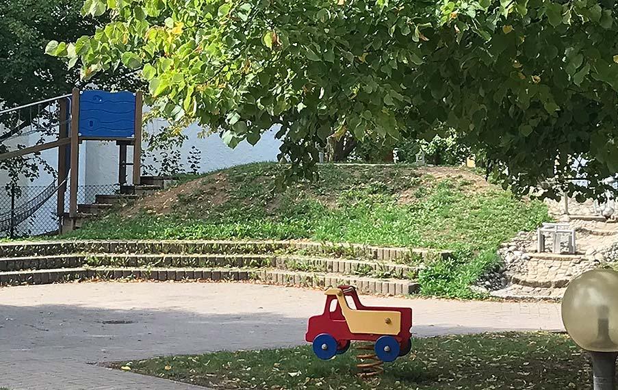 Slider 'Blick in den Garten' der Homepage der Kindertagesstätte St. Klara Schwarzenbach
